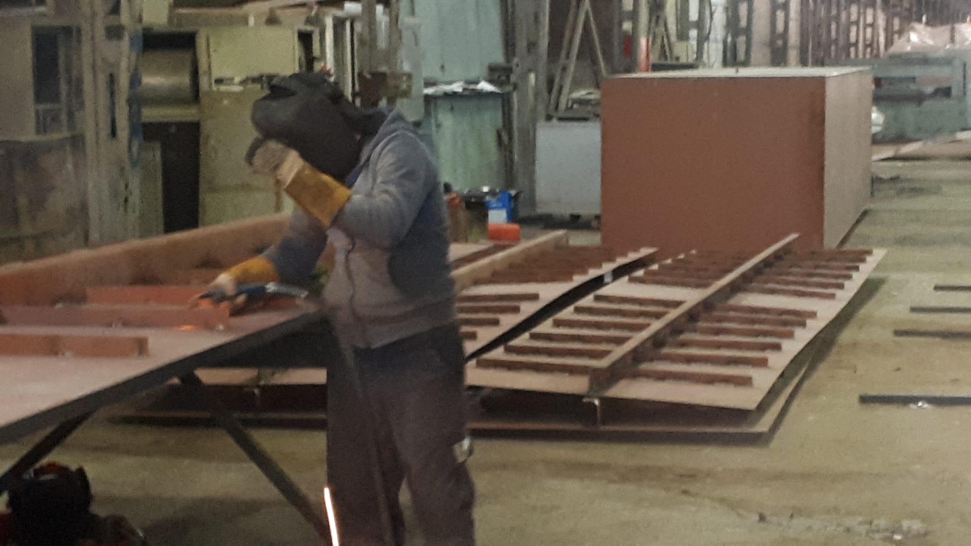 SUBMERSIBLE PONTOON PRODUCTION AND SUPPLY FOR LATINA PICTURES 15