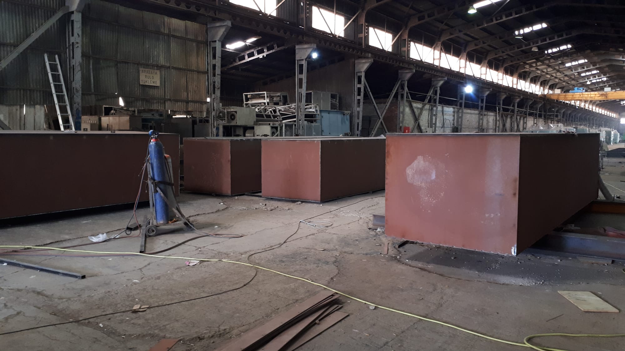 SUBMERSIBLE PONTOON PRODUCTION AND SUPPLY FOR LATINA PICTURES 33