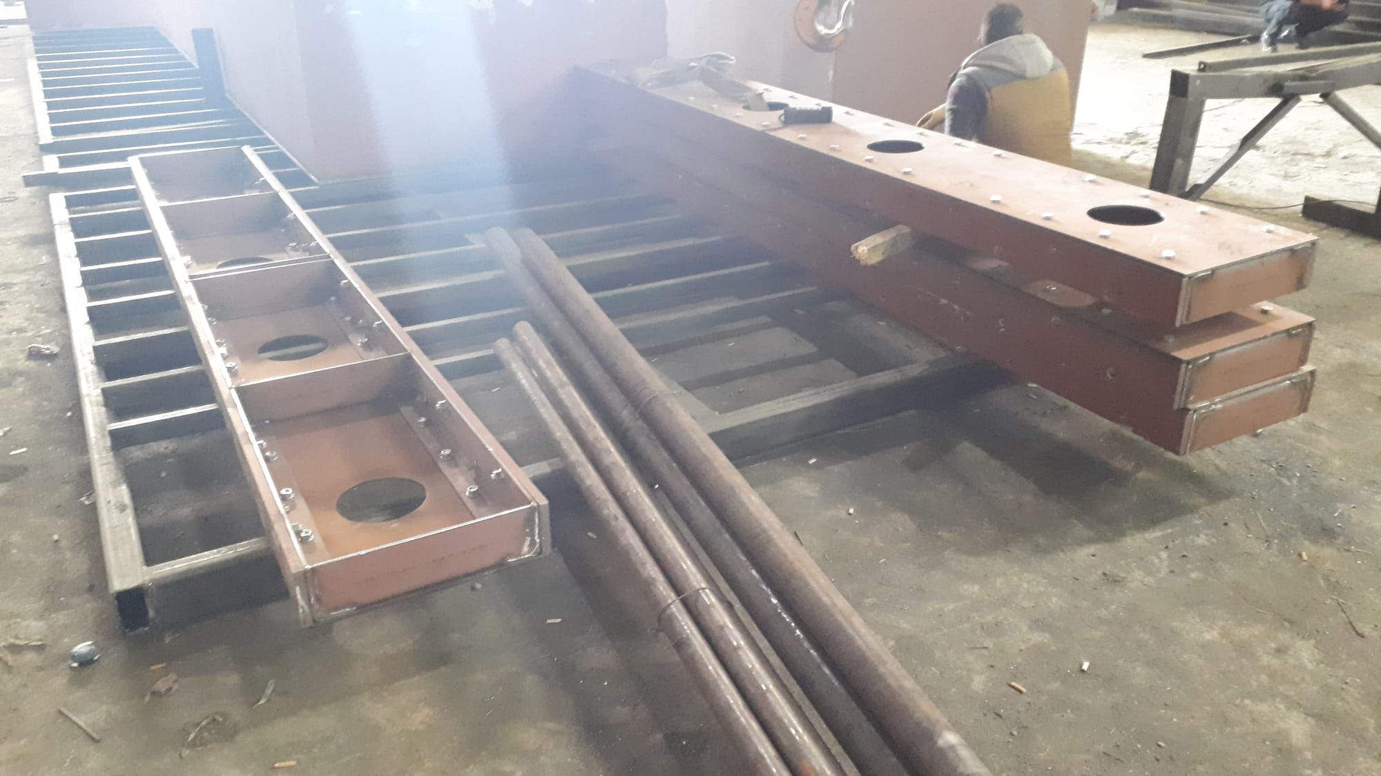 SUBMERSIBLE PONTOON PRODUCTION AND SUPPLY FOR LATINA PICTURES 37