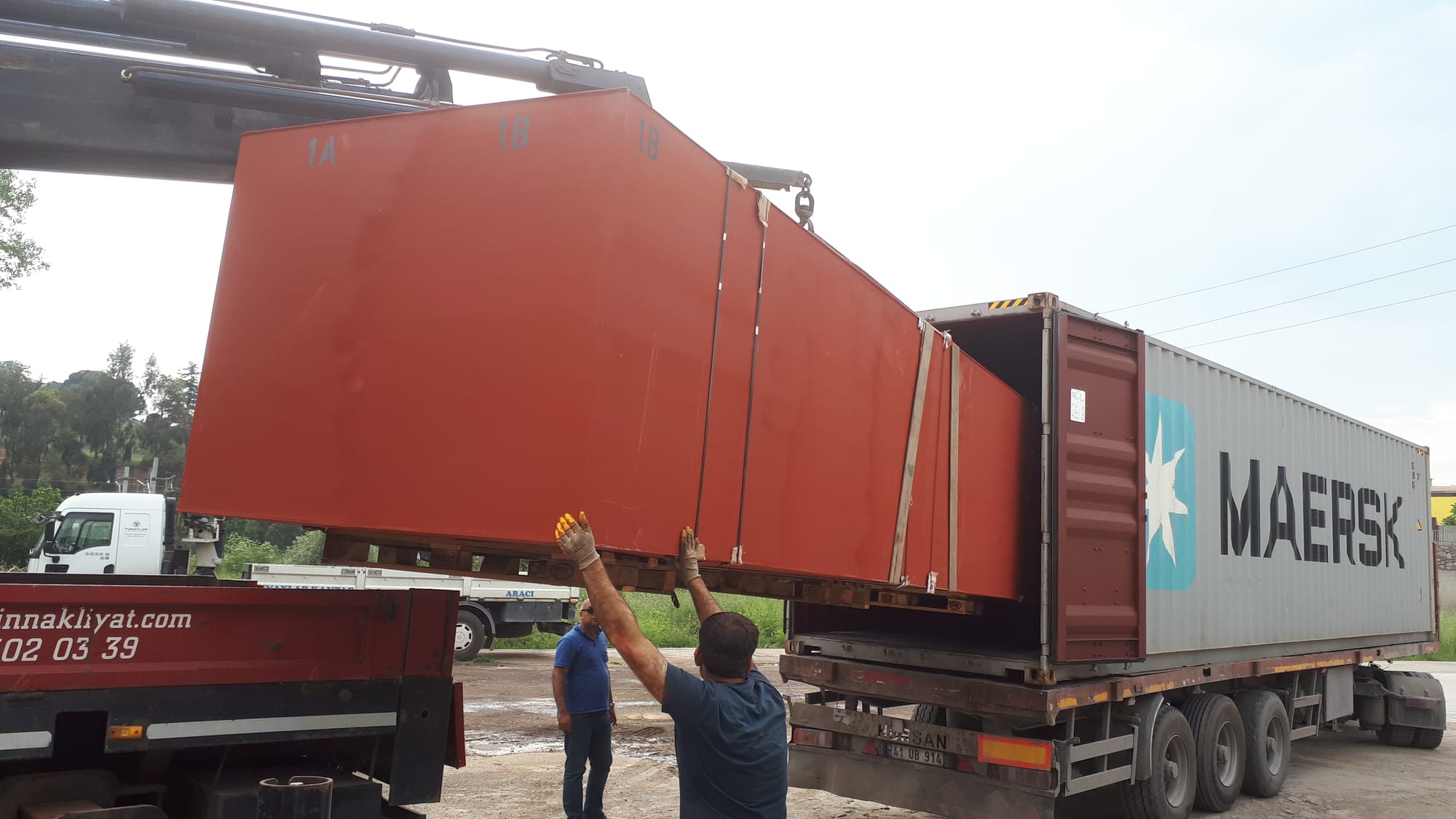 SUBMERSIBLE PONTOON PRODUCTION AND SUPPLY FOR LATINA PICTURES 56