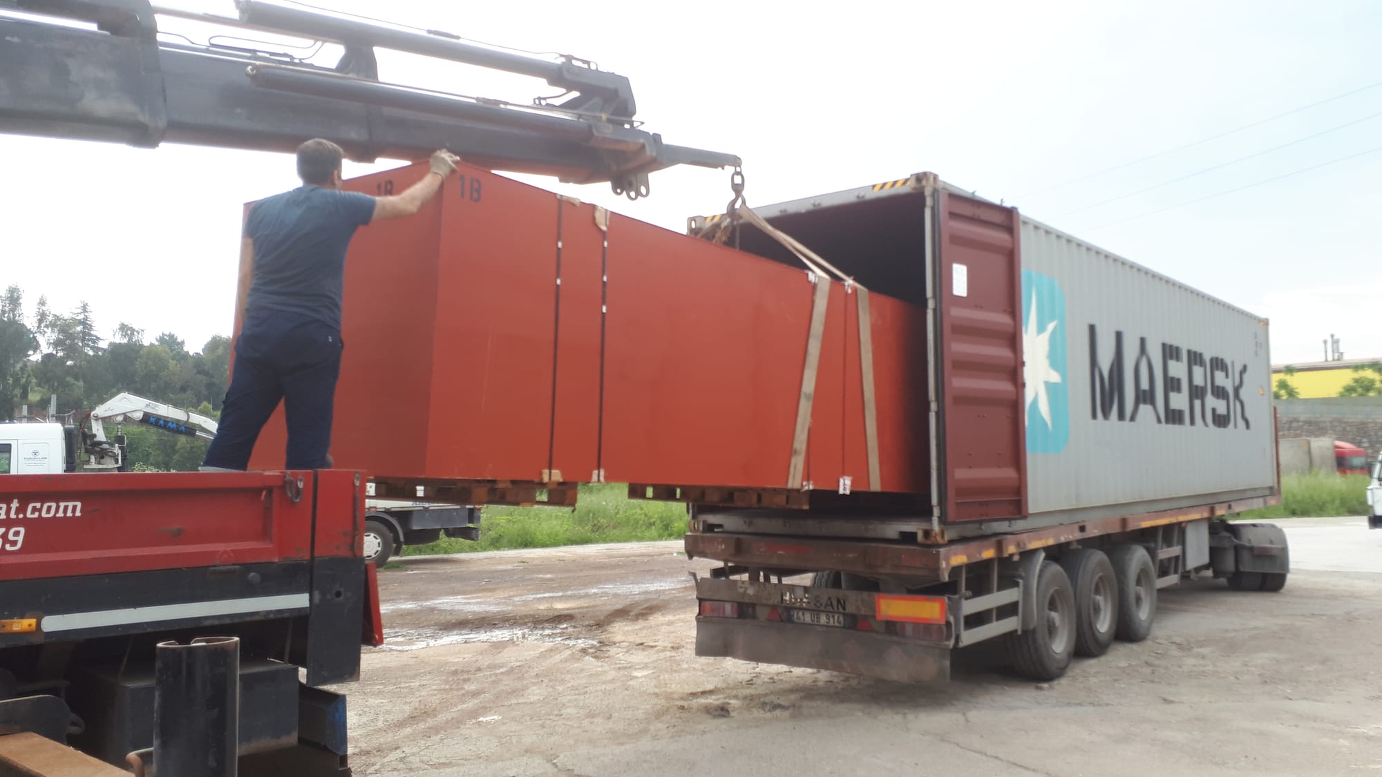 SUBMERSIBLE PONTOON PRODUCTION AND SUPPLY FOR LATINA PICTURES 57