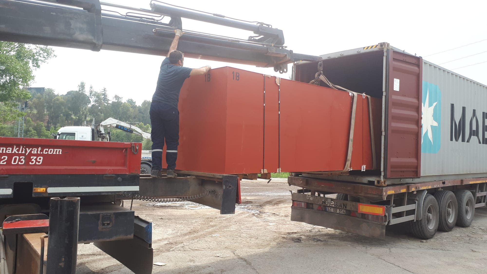 SUBMERSIBLE PONTOON PRODUCTION AND SUPPLY FOR LATINA PICTURES 58