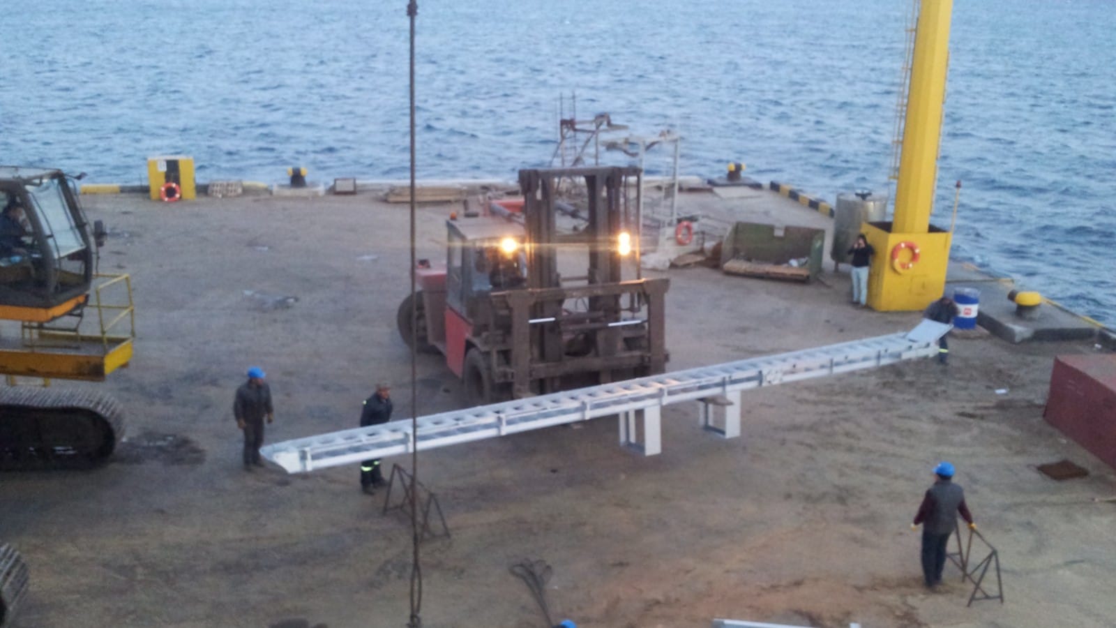 M/V Nord Maru: gangway repair during cargo discharge 3