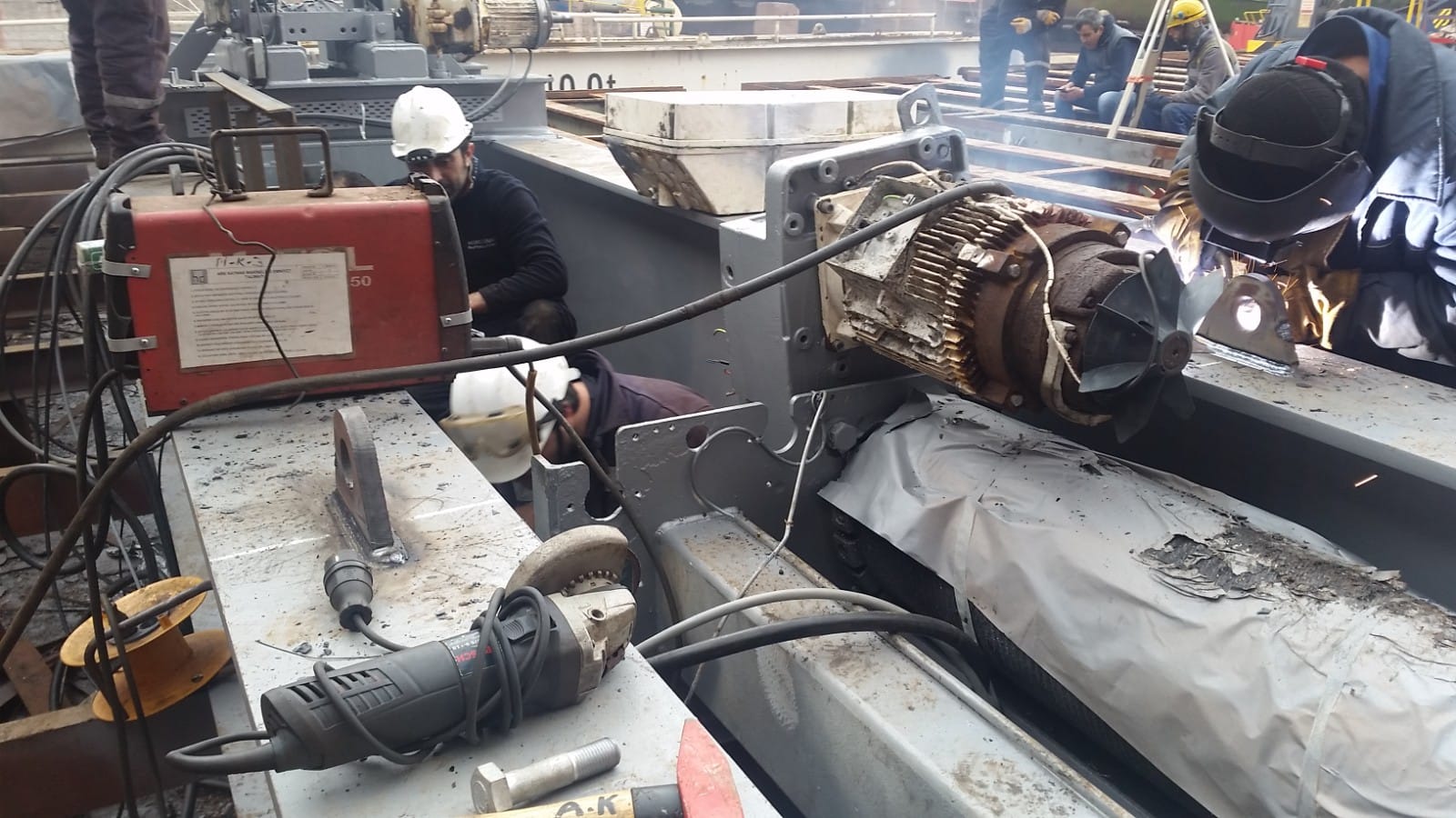 M/V Blandine: rebuilding a 10-tonne monorail provision crane 6